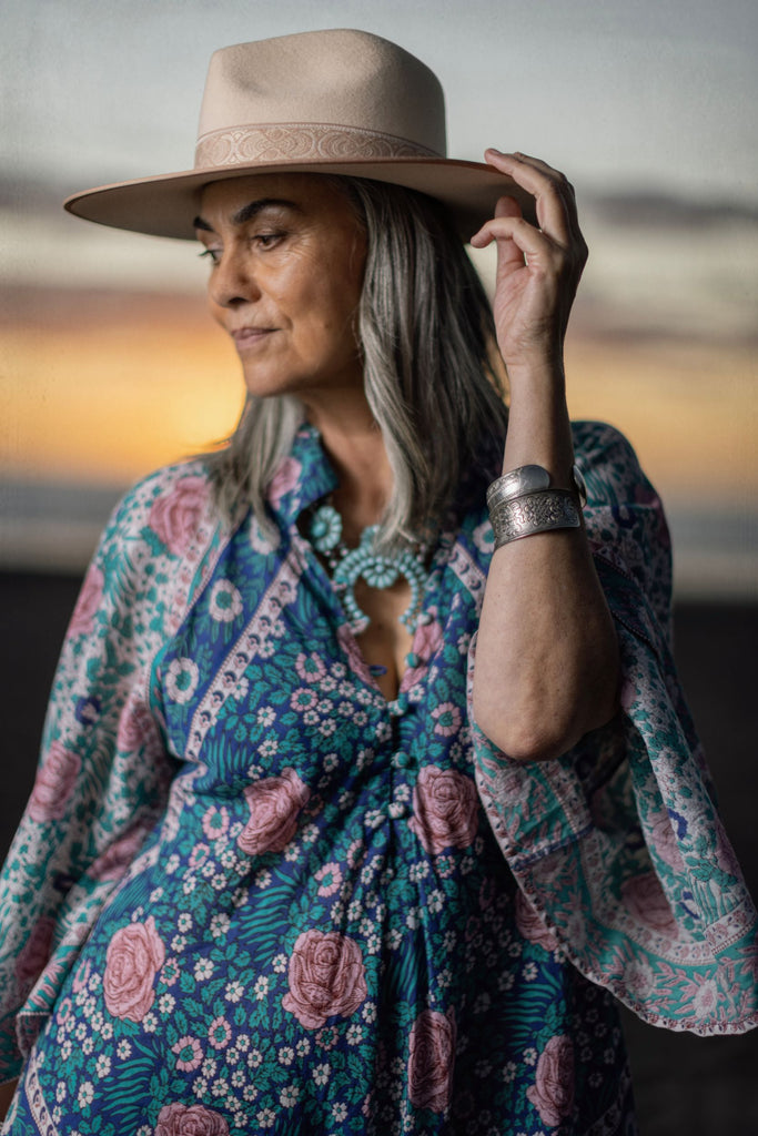 Bed of Roses Kaftan - Blue with Green - close up with hat and accessories